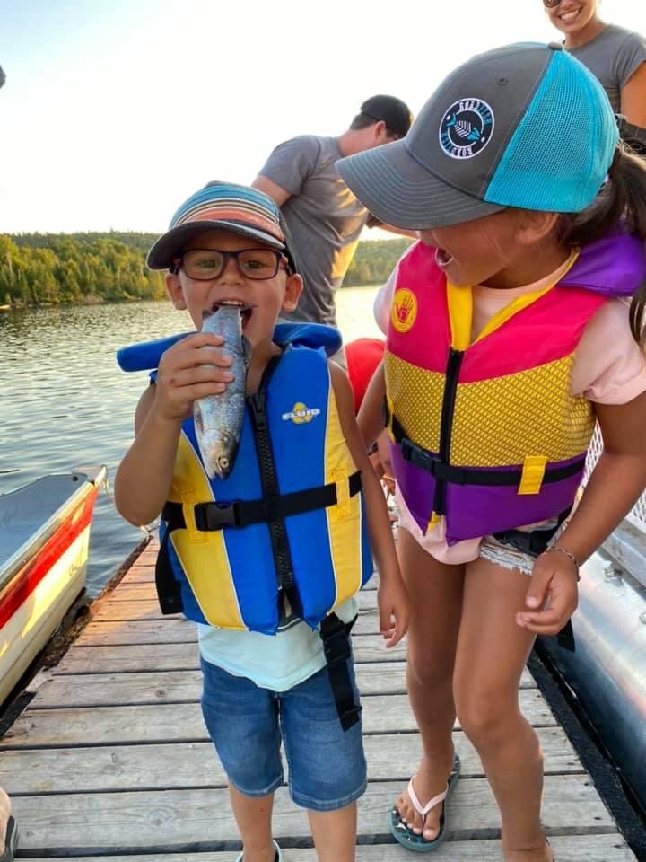 Pêche en famille l'été